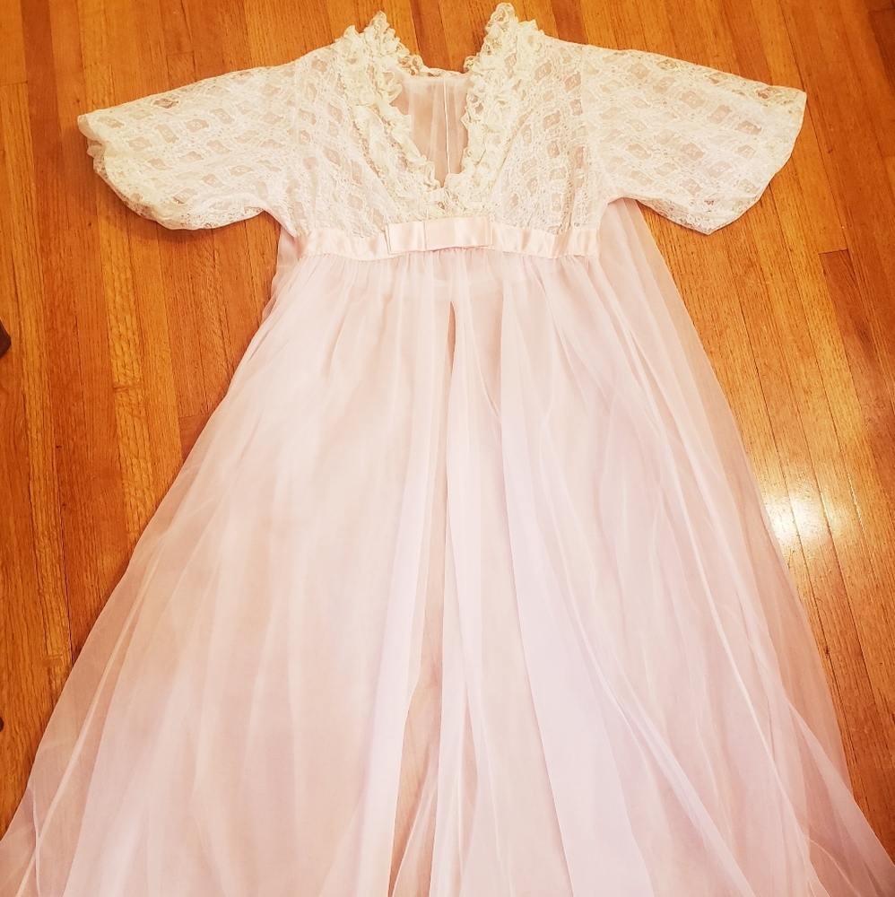 Romantic Edwardian Style Exquisite Vintage Nightgown Gown